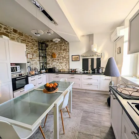 La Flamina Sejour Bien-etre Pour 6 Spa, Diner, Sophrologie Et Petit-dejeuner 3*