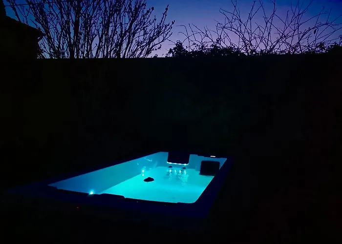 Halte Premium A Velo Entre Amis Proche Du Canal Du Midi Et De La Cite De Carcassonne Avec Privatif, Repas Maison, Nuitee Et Pdj Pour 6 Personnes 3*