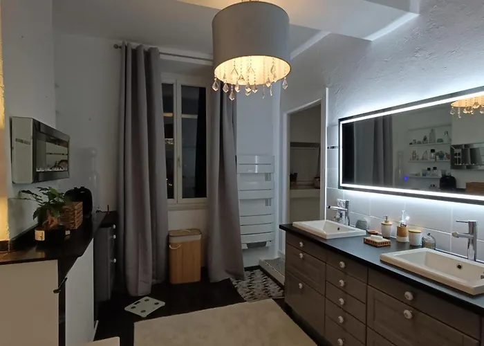 Halte Premium A Velo Entre Amis Proche Du Canal Du Midi Et De La Cite De Carcassonne Avec Privatif, Repas Maison, Nuitee Et Pdj Pour 6 Personnes 3*