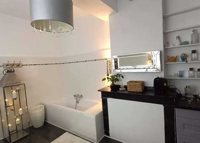 Bed & Breakfast Halte Premium A Velo Entre Amis Proche Du Canal Du Midi Et De La Cite De Carcassonne Avec Privatif, Repas Maison, Nuitee Et Pdj Pour 6 Personnes Pexiora