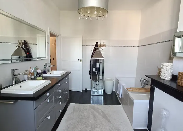 Bed & Breakfast Halte Premium A Velo Entre Amis Proche Du Canal Du Midi Et De La Cite De Carcassonne Avec Privatif, Repas Maison, Nuitee Et Pdj Pour 6 Personnes