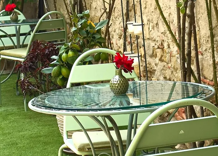 Halte Premium A Velo Entre Amis Proche Du Canal Du Midi Et De La Cite De Carcassonne Avec Privatif, Repas Maison, Nuitee Et Pdj Pour 6 Personnes Bed & Breakfast